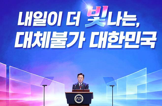이재명 대통령이 15일 서울 종로구 세종문화회관에서 열린 제81주년 광복절 경축식에서 경축사를 하고 있다. 연합뉴스