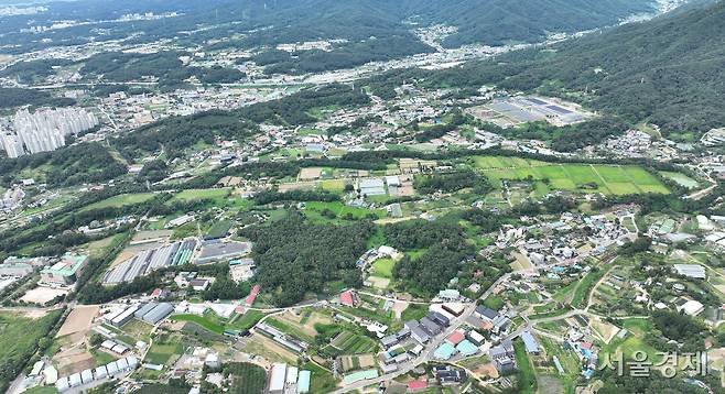 2만1700가구 규모의 신규 공공주택지구로 선정된 경기 남양주시 와부읍 경의중앙선 도심역과 고려대학교 덕소농장 일대의 모습. 남양주=오승현 기자