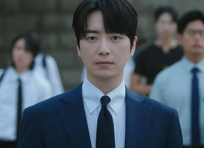 ** 13억 로또 1등 당첨 후 출근?! 직장인들의 꿈과 현실을 담은 tvN 드라마가 온다!

**