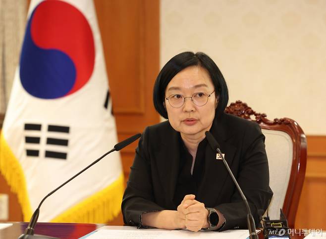 한성숙 국무총리가 14일 오후 서울 종로구 정부서울청사에서 회의를 주재하고 있다. /사진=뉴시스