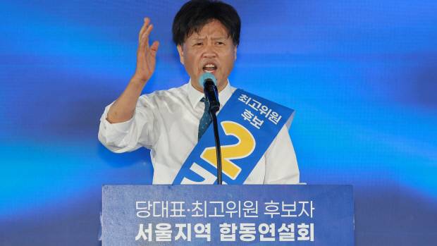 더불어민주당 김용 최고위원 후보가 16일 경기 고양시 킨텍스에서 열린 민주당 대표·최고위원 후보자 서울 합동연설회에 참석해 정견 발표하고 있다. 연합뉴스