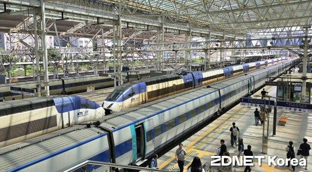 서울역에 정차해 있는 KTX 열차.