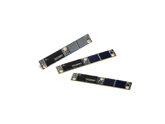 SK하이닉스의 10나노급 6세대(1c) LPDDR5X 저전력 D램 기반 차세대 메모리 모듈 규격인 SOCAMM2 192GB(기가바이트) 제품. [사진=SK하이닉스]