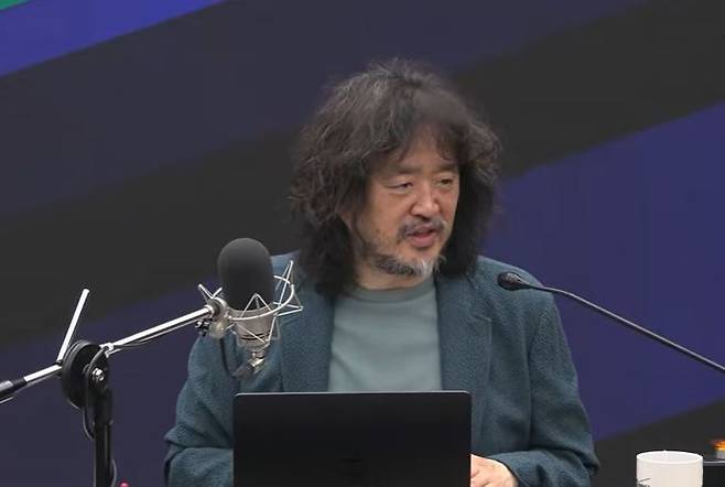 [서울=뉴시스]방송인 김어준씨.  사진 '김어준의 겸손은힘들다 뉴스공장' 유튜브 채널 캡처