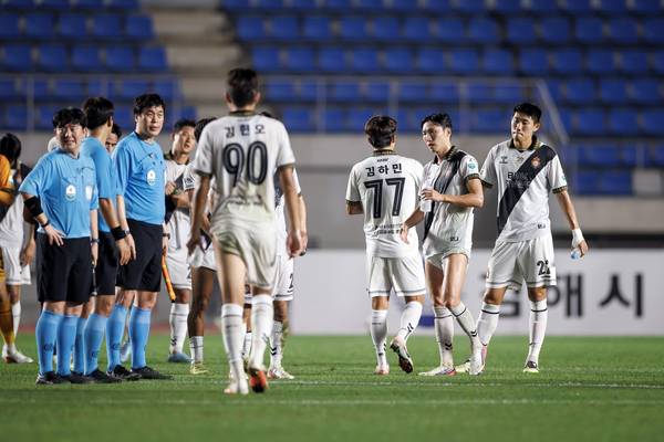경남FC는 15일 김해종합운동장에서 열린 김해FC와의 경기에서 무승부로 비겼다. /K리그2