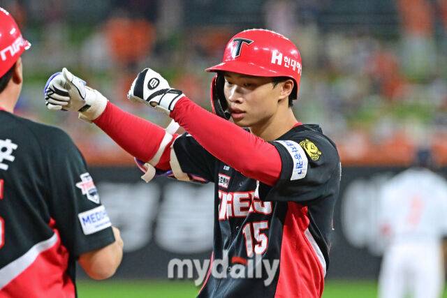 18일 대전 한화생명 볼파크 야구장에서 열린 '2026 신한 SOL KBO리그' KIA 타이거즈와 한화 이글스 경기. KIA 박재현이 4회초 2사 1-2루에 1타점 적시타를 친 후 기뻐하고 있다./대전=한혁승 기자 hanfoto@mydaily.co.kr