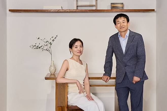 2026 예올X샤넬 프로젝트_올해의 장인 조복래, 젊은 공예인 백경원 *재판매 및 DB 금지