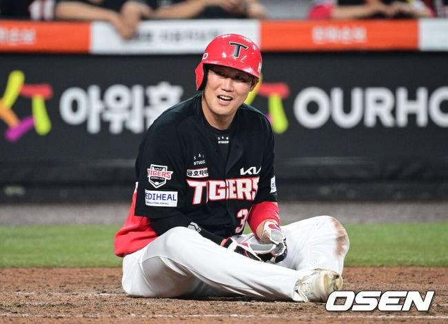 [OSEN=대전, 조은정 기자]18일 대전한화생명볼파크에서 2026 신한은행 SOL KBO리[그 한화 이글스와 KIA 타이거즈의 경기가 열렸다.이날 경기에 한화는 왕옌청을, KIA는 네일을 선발투수로 내세웠다.8회초 2사 2루에서 KIA 하주석이 김태군 좌익선상 안타 때 홈에서 포수 허인서에게 태그아웃 당한 뒤 아쉬워하고 있다. 2026.08.18 /cej@osen.co.kr