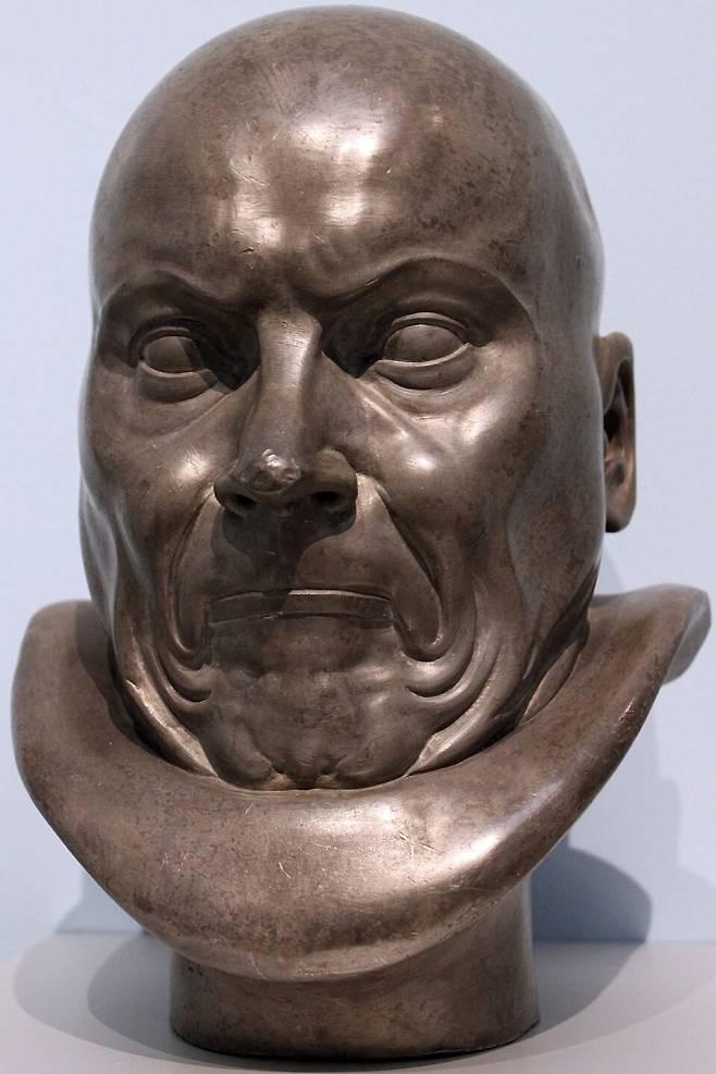 프란츠 자버 메세슈미트, ‘캐릭터 두상: 변비로 고통받는 남자’, 1775, 납, 높이 30.5cm, 게르만국립박물관