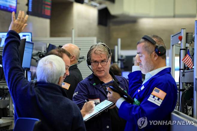 뉴욕증권거래소(NYSE) 트레이더들 [로이터=연합뉴스. 재판매 및 DB 금지]