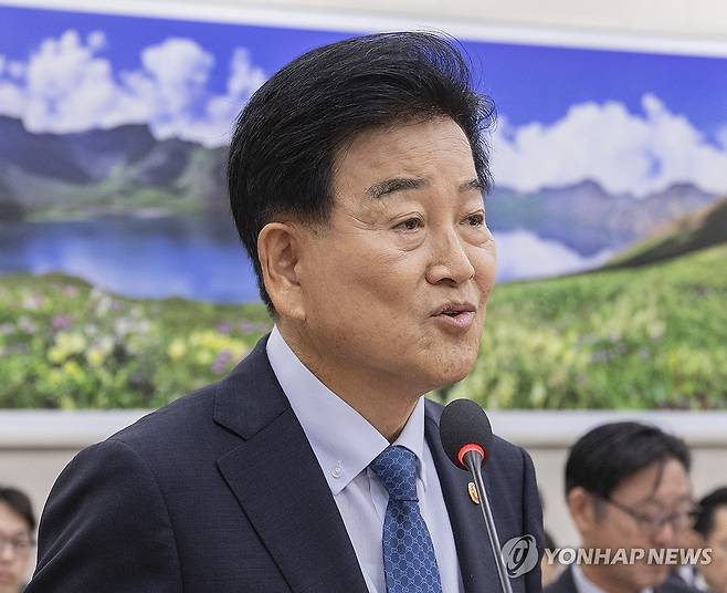 국회 출석해 업무보고 하는 정동영 통일부 장관 (서울=연합뉴스) 황광모 기자 = 정동영 통일부 장관이 19일 국회에서 열린 외교통일위원회 전체 회의에 출석해 업무 보고를 하고 있다. 2026.8.19 hkmpooh@yna.co.kr