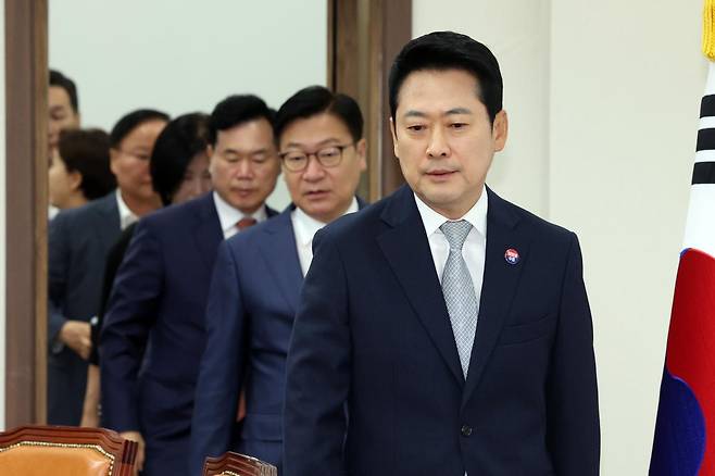 장동혁 국민의힘 대표가 13일 오전 서울 여의도 국회에서 열린 최고위원회의에 참석하고 있다. 2026.8.13 ⓒ 뉴스1