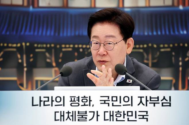 이재명 대통령이 5일 청와대 영빈관에서 열린 국방부 등 외교안보 부처 업무보고에서 발언하고 있다. 뉴시스