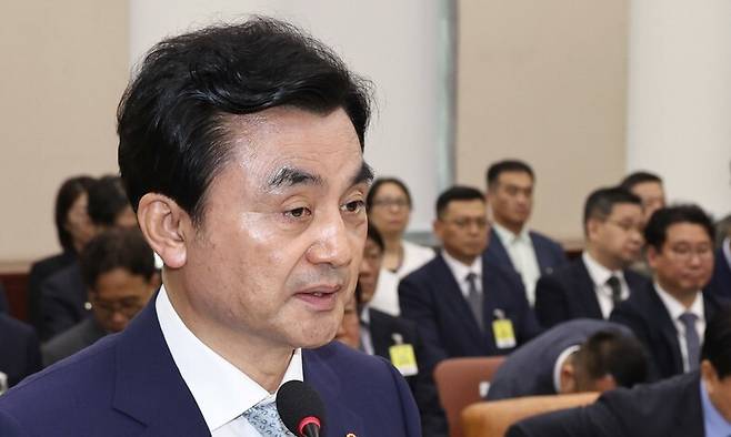 안규백 국방부 장관이 20일 국회에서 열린 국방위원회 전체회의에서 업무보고를 하고 있다. 윤운식 선임기자 yws@hani.co.kr