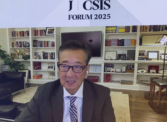 지난 2025년 8월 서울 중구 신라호텔 다이너스티홀에서 열린 ‘중앙일보-CSIS 포럼 2025’ 중 세션 2에 줌 라이브로 참석한 빅터 차 CSIS 지정학 외교정책 담당 대표 겸 학국석좌가 트럼프발 관세 전쟁과 한국의 전략과 관련해 발언하고 있다. 중앙포토