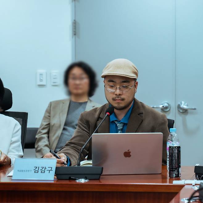 지난 4월 국회에서 열린 ‘예술활동증명, 현장의 언어로 묻다’ 토론회에 참석한 김감구 작가. 이날 토론회에서는 예술활동증명 제도의 실효성 개선 방안이 논의됐다. 김감구 작가 제공