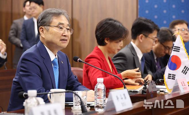 [서울=뉴시스] 조수정 기자 = 조현 외교부 장관이 19일 오후 서울 종로구 외교부에서 왕이 중국 외교부장 겸 공산당 중앙외사판공실 주임과 한중 외교장관회담을 하고 있다. (공동취재) 2026.08.19. chocrystal@newsis.com