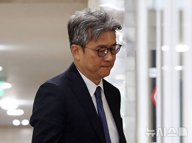 [과천=뉴시스] 이영환 기자 = 이창수 전 서울중앙지검장이 지난 6월 15일 오전 경기 과천시 2차 종합특별검사팀(특별검사 권창영) 사무실에서 진행되는 소환 조사에 피의자 신분으로 출석하고 있다. 2026.08.20. 20hwan@newsis.com