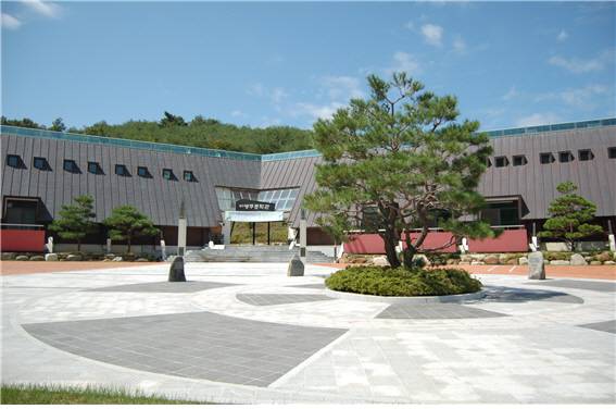 하동군 북천면 직전리에 위치한 작가 나림 이병주의 문학 기념관 ⓒ하동군 제공