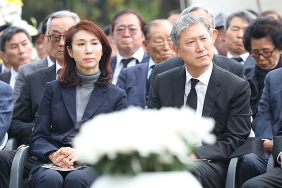 2023년 노태우 전 대통령 2주기 추모식에 참석한 장남 노재헌 동아시아문화재단 이사장과 노소영 아트센터 나비 관장. 연합뉴스