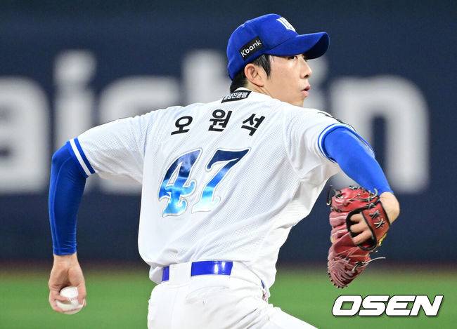 [OSEN=수원, 조은정 기자]15일 수원 KT위즈파크에서 ‘2026 신한 SOL Bank KBO리그’ KT 위즈와 키움 히어로즈의 경기가 열렸다.홈팀 KT는 오원석, 방문팀 키움은 하영민을 선발로 내세웠다. 2026.08.15 /cej@osen.co.kr