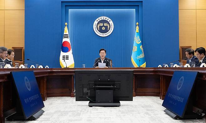 이재명 대통령이 21일 청와대에서 열린 국민주권정부 제1차 반부패정책협의회에서 발언하고 있다. 정부의 부패방지 대책을 종합적으로 추진하기 위한 반부패 관계기관 장관회의인 반부패정책협의회는 이 대통령 취임 후 이날 처음으로 열렸다. 연합뉴스