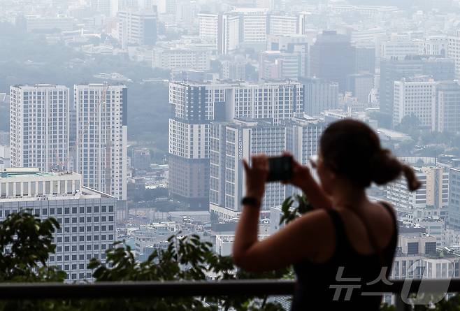 서울 남산타워에서 바라본 아파트 단지. 2026.8.20 ⓒ 뉴스1 김민지 기자