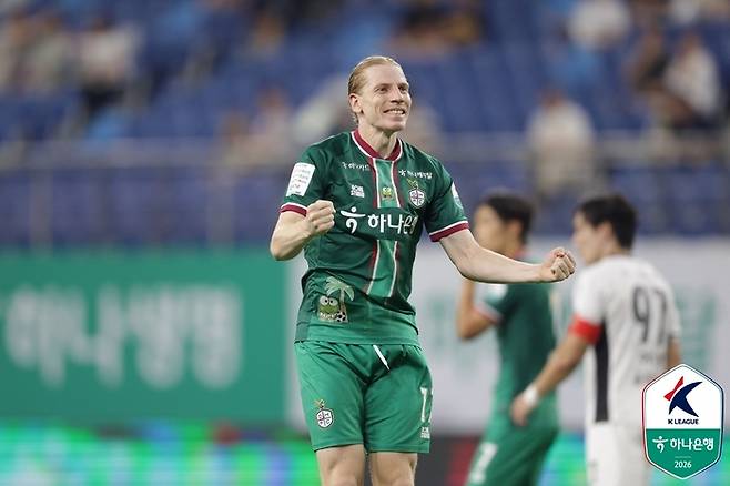 대전 루빅손이 23일 강원전에서 득점한 후 환호하고 있다. 사진 | 한국프로축구연맹