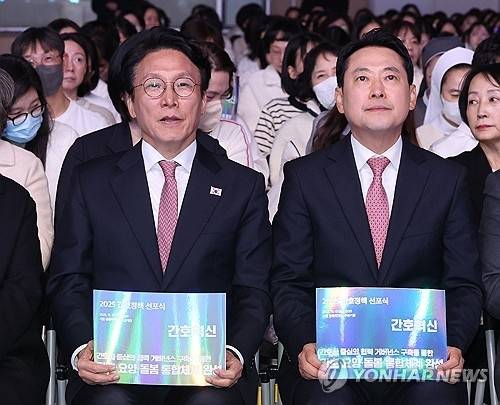 김민석 더불어민주당 당대표(왼쪽)와 장동혁 국민의힘 대표. [연합뉴스]