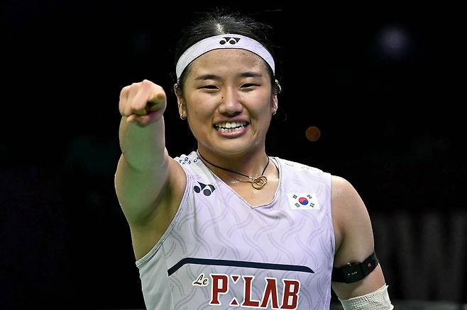 3년 만에 배드민턴 세계선수권 여자단식을 제패한 직후 환호하는 안세영. AFP=연합뉴스