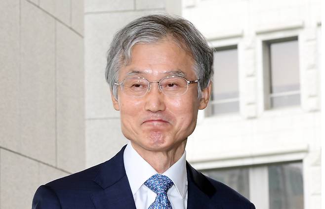 조희대 대법원장이 21일 서울 서초구 대법원으로 출근하고 있다. 연합뉴스