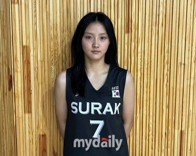 박서연(수락중)이 22일 서울 노원구 노일중학교 체육관에서 열린 2026 서울 노원 i1 디비전리그(여중) 3라운드 일정을 마친 뒤 인터뷰에 응하고 있다. /디코트크루 이정민