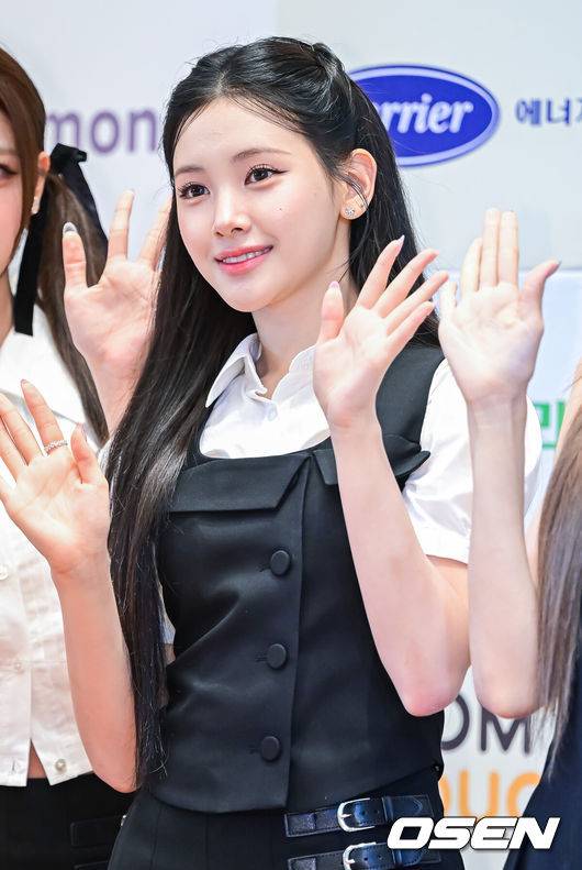 [OSEN=최규한 기자] 21일 오후 서울 상암동 중소기업중앙회 DMC타워에서 ‘2026 방송광고페스티벌’ 시상식이 열렸다.이날 행사에는 이민정, 박지현, 김재원, 비트펠라하우스, 베이비돈크라이 등 수상자들이 참석해 자리를 빛냈다.베이비돈크라이 이현이 포즈를 취하고 있다. 2026.07.21 / dreamer@osen.co.kr