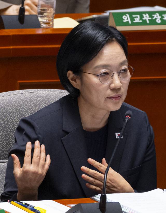 한성숙 국무총리가 25일 국회에서 열린 예산결산특별위원회에서 열린 2025 회계연도 결산 종합질의에 출석해 국민의힘 윤용근 의원의 질의에 답하고 있다. [연합뉴스]