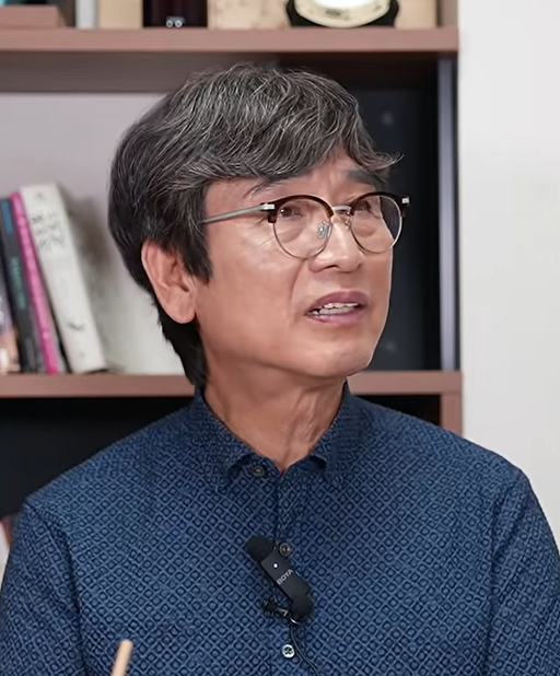 유튜브 방송에 출연한 유시민 작가. 저널리스트 화면 캡쳐