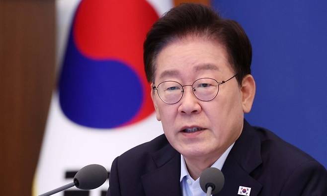 이재명 대통령이 25일 청와대에서 열린 제37회 국무회의에서 모두발언을 하고 있다. 청와대사진기자단