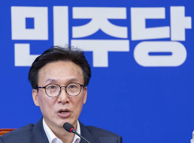 더불어민주당 김민석 대표가 어제(24일) 국회에서 열린 최고위원회의에서 발언하고 있다. / 사진=연합뉴스