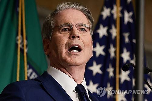 대이란 경제 제재 발표하는 스콧 베선트 미국 재무장관 [로이터=연합뉴스. 재판매 및 DB 금지]