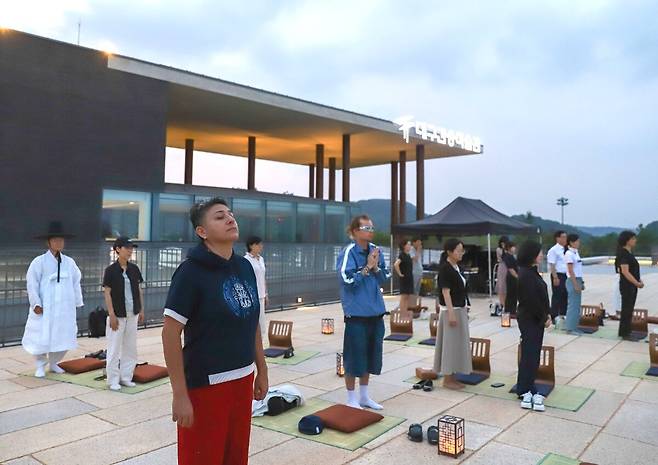대구간송미술관 박석마당에서 ‘한국의 호흡. KOREAN BREATH. SUSEONG’ 프로그램이 열리고 있다. /대구 수성구 제공