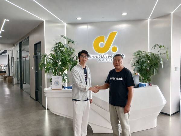 피지컬 AI 로봇 전문기업 에브리봇은 중국 4족보행 로봇 전문기업 '다이렉트 드라이브 테크(Direct Drive Tech)'와 주요 제품의 국내 독점판매를 위한 마스터계약(Master Agreement)을 체결했다고 26일 밝혔다. [출처=에브리봇]