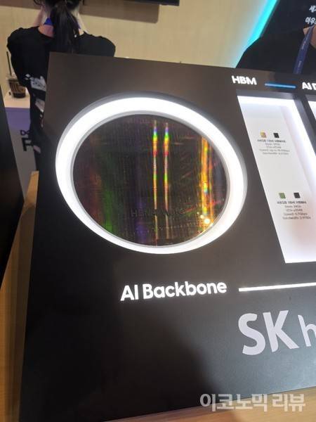 SK하이닉스 웨이퍼, HBM4, HBM4E. 사진=양정민 이코노믹리뷰 기자