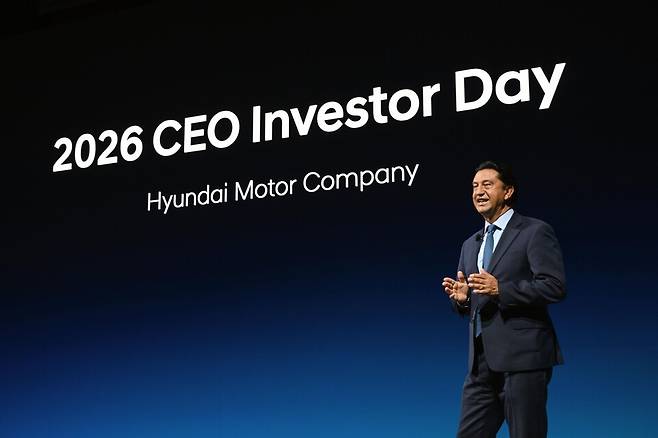 호세 무뇨스 현대차 대표이사(CEO·사장)가 '2026 CEO 인베스터 데이'에서 중장기 사업 전략을 설명하고 있다