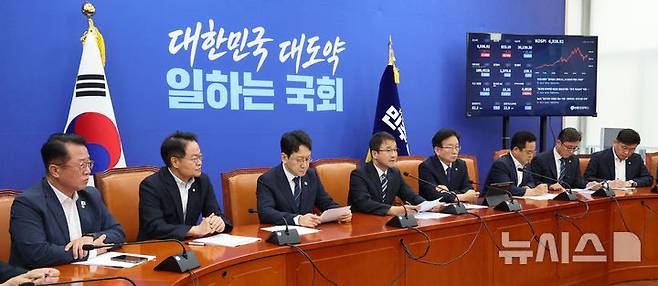 [서울=뉴시스] 고범준 기자 = 한병도 더불어민주당 원내대표가 27일 서울 여의도 국회에서 열린 정책조정회의에서 발언하고 있다. 2026.08.27. bjko@newsis.com