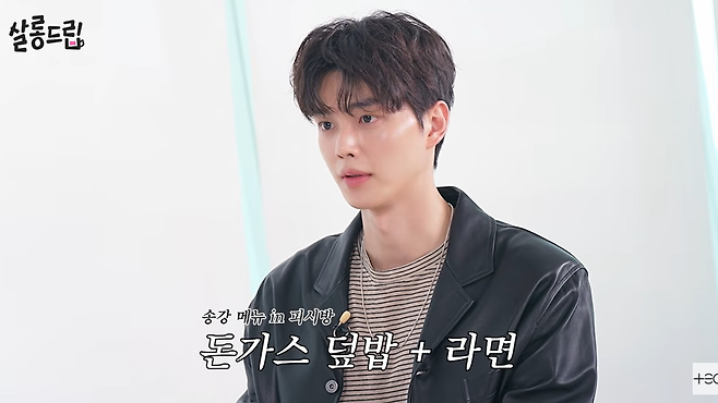 탄수화물, 지방이 많은 여러 메뉴를 함께 먹으면 섭취 열량이 크게 늘어나면서 살이 찔 수 있다. 사진=유튜브 채널 'TEO' 캡처