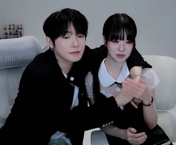 왼쪽부터 케이 과즙세연/숲 라이브방송 캡처