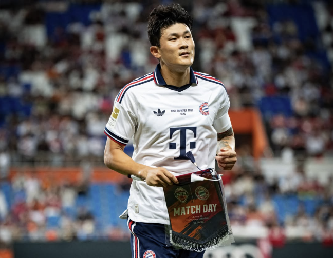 지난 4일 제주월드컵경기장에서 열린 바이에른 뮌헨과 제주SK FC의 친선 경기에서 주장 완장을 착용하고 출전한 바이에른의 김민재. 바이에른 뮌헨 공식 채널 캡처
