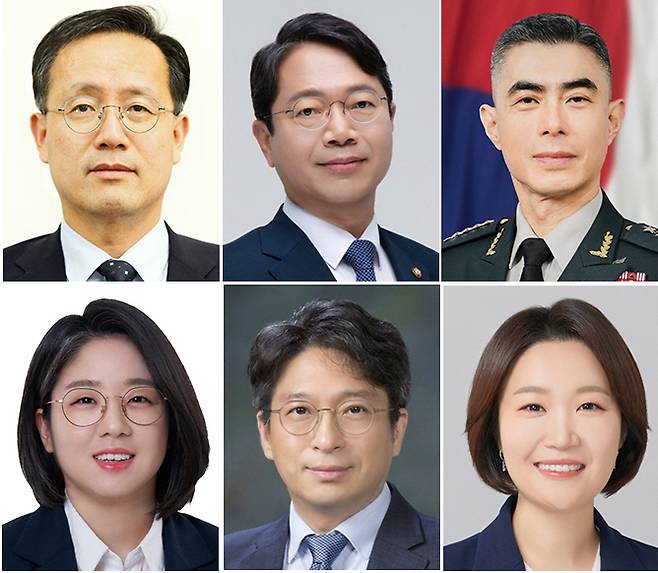 청와대, 2차 개각 인사 발표이재명 대통령이 30일 경제부총리 겸 재정경제부 장관을 포함한 6곳의 장관 후보자를 지명했다. 윗줄 왼쪽부터 재정경재부 장관 후보로 지명된 이형일 1차관, 법무부 장관 후보로 지명된 더불어민주당 김승원 의원, 국방부 장관 후보로 지명된 강신철 전 연합사 부사령관. 아랫줄 왼쪽부터 성평등가족부 장관 후보로 지명된 기본소득당 용혜인 의원, 국토부 장관 후보로 지명된 홍지선 2차관, 중소벤처기업부 장관 후보로 지명된 민주당 이소영 의원./연합뉴스