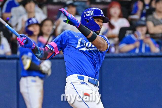 26일 서울 고척스카이돔에서 열린 '2026 신한 SOL KBO리그' 삼성 라이온즈와 키움 히어로즈 경기. 삼성 디아즈가 5회초 무사 1루에 안타를 치고 있다./마이데일리
