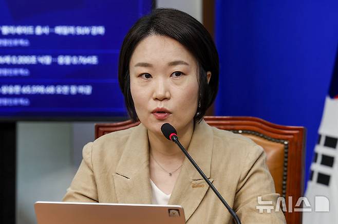 [서울=뉴시스] 정병혁 기자 = 이소영 대통합추진단 영입확장분과 공동위원장이 지난 25일 서울 여의도 국회에서 열린 대통합 추진단 1차 회의에서 발언하고 있다. 2026.08.25. jhope@newsis.com
