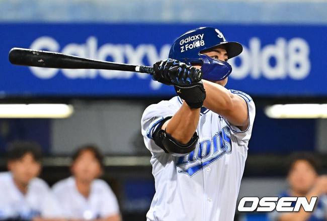 [OSEN=대구, 이석우 기자] 29일 대구삼성라이온즈파크에서 2026 신한 SOL KBO 리그 삼성 라이온즈와 KT 위즈의 경기가 열렸다. 홈팀 삼성은 페덱이, 방문팀 KT는 로건이 선발 출전했다. 삼성 라이온즈 구자욱이 1회말 1사 2루 우익수 오른쪽 1타점 안타를 치고 있다. 2026.08.29 / foto0307@osen.co.kr